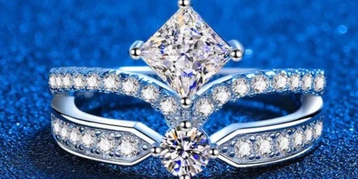 White Gold vs White Gold: Which metal moissanite rings for women is right for you?