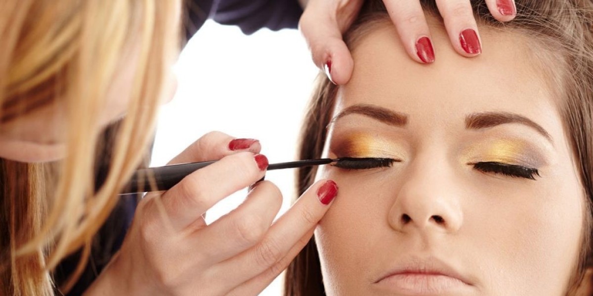 Top 10 Qualities to Look for in a Professional Makeup Artist