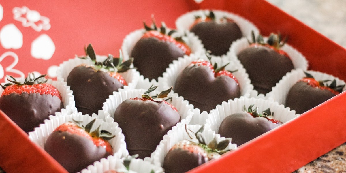 Chocolate covered strawberry boxes wholesale near me