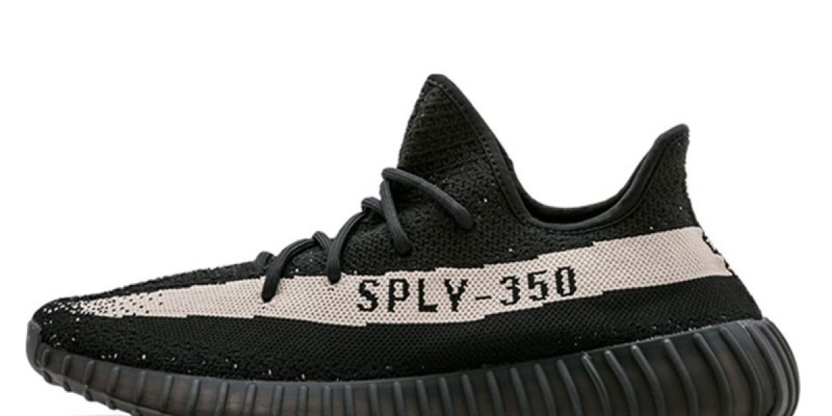 Yeezy 350：結合科技與潮流的經典鞋款